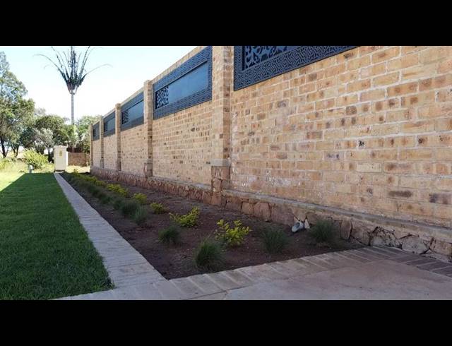 5 BEDROOM HOUSE FOR SALE IN NOORDHEUWEL